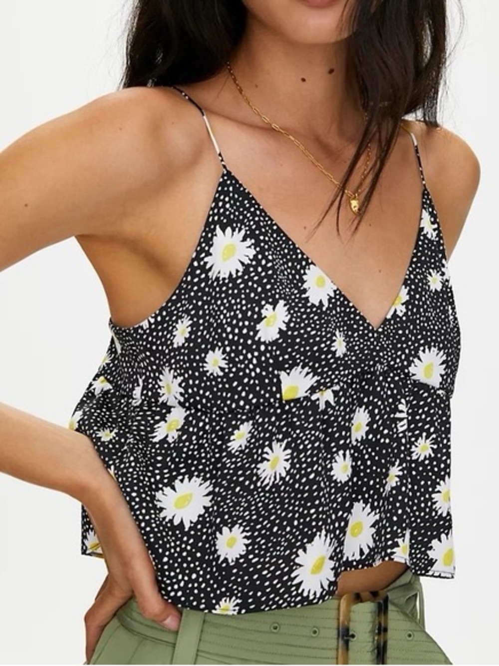Aritzia’s Little Moon Lover Camisole Floral Top Black & White Medium